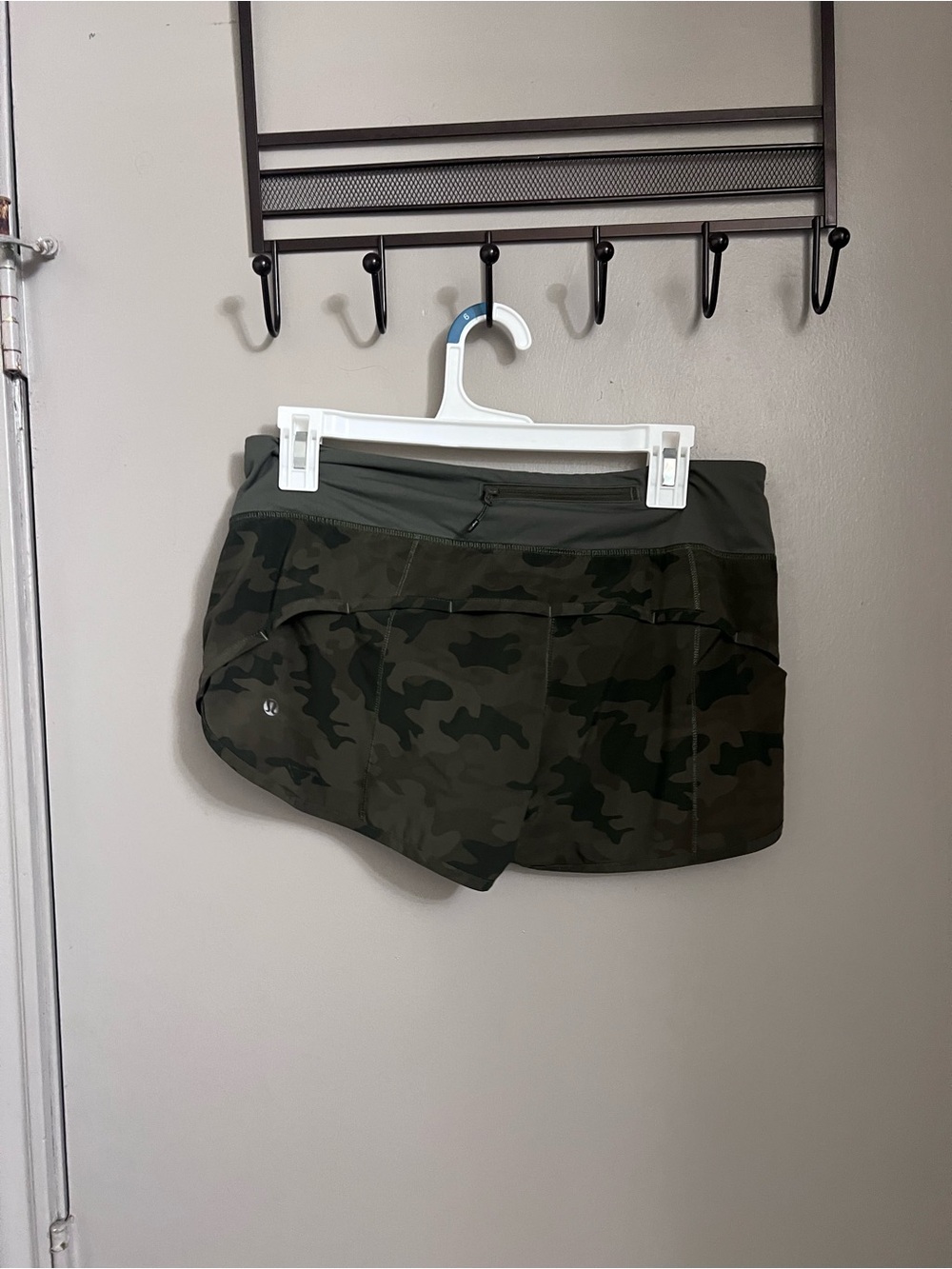 lululemon athletica Women's Camo Running Shorts - Olive Green